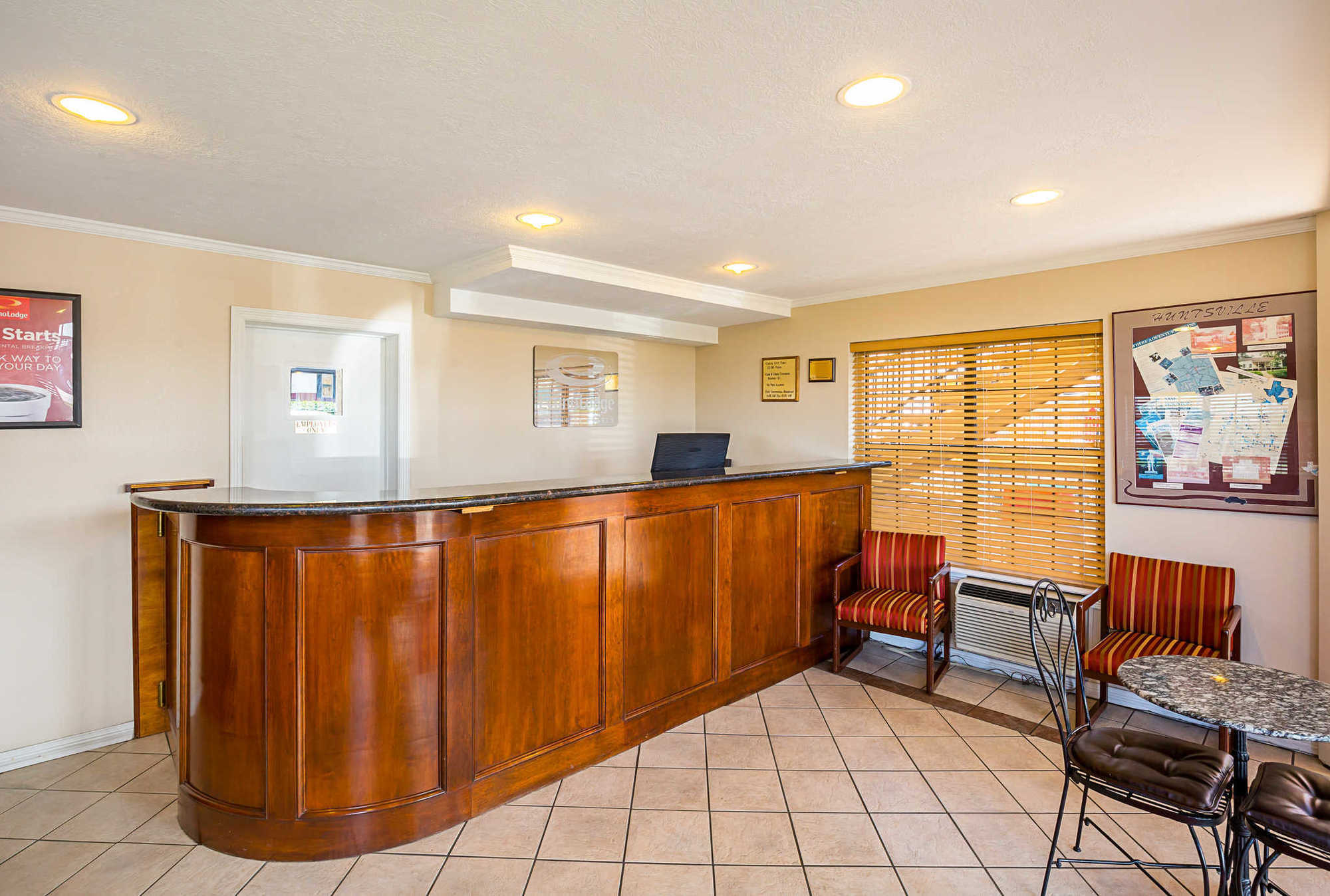 Econo Lodge Huntsville- University Area Beltér fotó